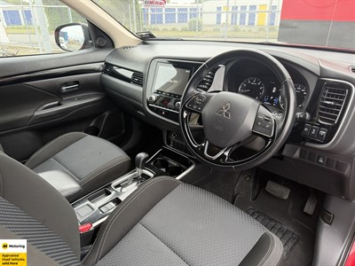 2021 Mitsubishi Outlander - Thumbnail