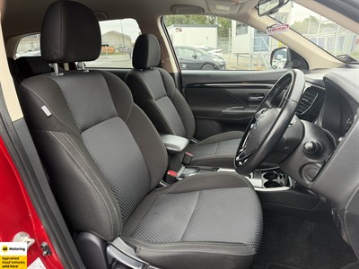 2021 Mitsubishi Outlander - Thumbnail