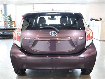 2016 Toyota Aqua - Thumbnail