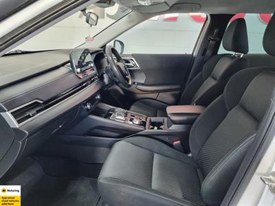 2023 Mitsubishi Outlander - Thumbnail