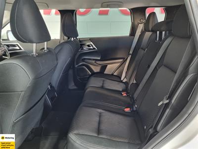 2023 Mitsubishi Outlander - Thumbnail