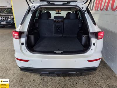 2023 Mitsubishi Outlander - Thumbnail