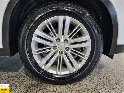 2023 Mitsubishi Outlander - Thumbnail