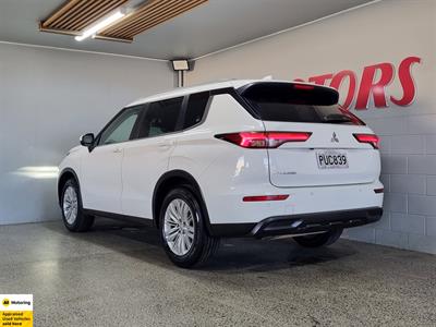 2023 Mitsubishi Outlander - Thumbnail