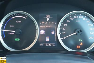 2013 Lexus IS 300h - Thumbnail