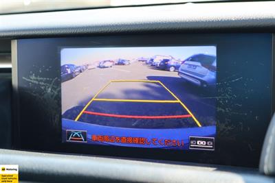 2013 Lexus IS 300h - Thumbnail