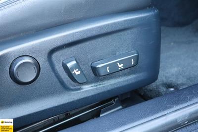 2013 Lexus IS 300h - Thumbnail