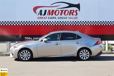 2013 Lexus IS 300h - Thumbnail