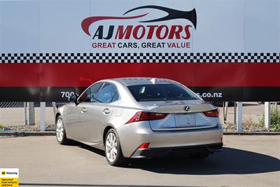 2013 Lexus IS 300h - Thumbnail