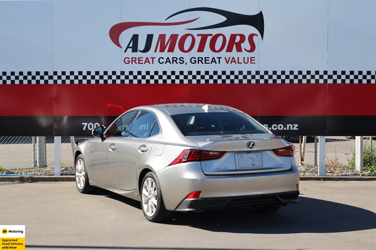 2013 Lexus IS 300h