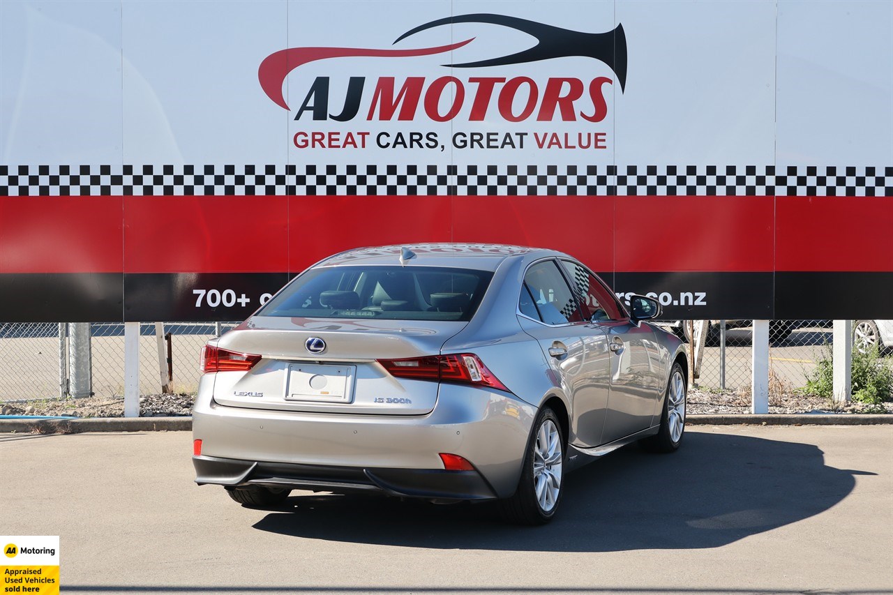 2013 Lexus IS 300h