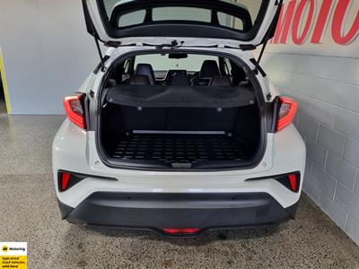 2017 Toyota C-HR - Thumbnail