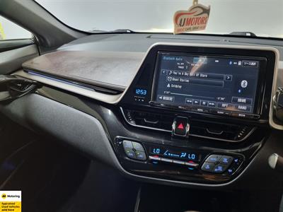 2017 Toyota C-HR - Thumbnail