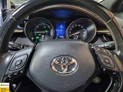 2017 Toyota C-HR - Thumbnail