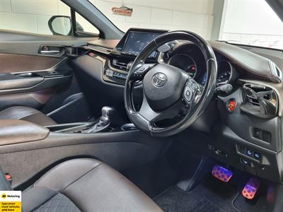 2017 Toyota C-HR - Thumbnail