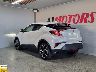 2017 Toyota C-HR - Thumbnail