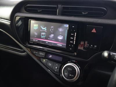 2015 Toyota Aqua - Thumbnail