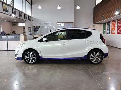 2015 Toyota Aqua - Thumbnail