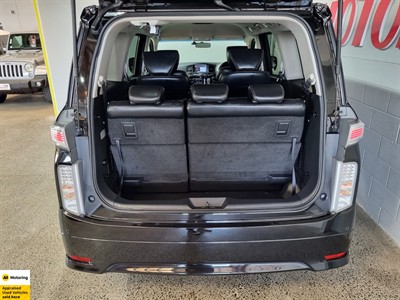 2018 Nissan Elgrand - Thumbnail