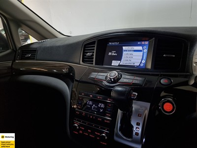 2018 Nissan Elgrand - Thumbnail