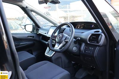 2016 Nissan Serena - Thumbnail