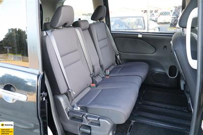 2016 Nissan Serena - Thumbnail
