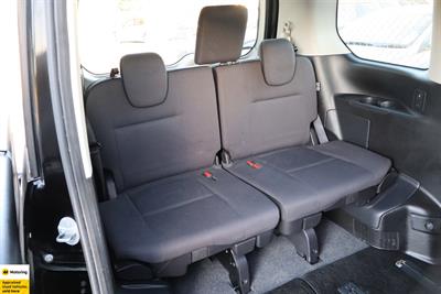 2016 Nissan Serena - Thumbnail