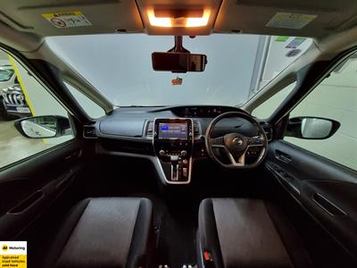 2017 Nissan Serena - Thumbnail
