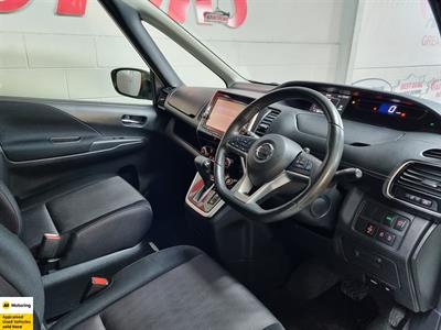 2017 Nissan Serena - Thumbnail