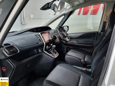 2017 Nissan Serena - Thumbnail