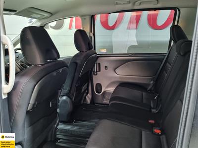 2017 Nissan Serena - Thumbnail