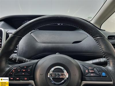 2017 Nissan Serena - Thumbnail