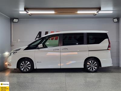 2017 Nissan Serena - Thumbnail