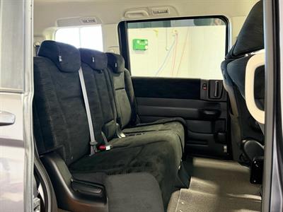2014 Honda STEPWAGON - Thumbnail
