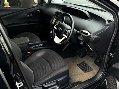 2016 Toyota Prius - Thumbnail