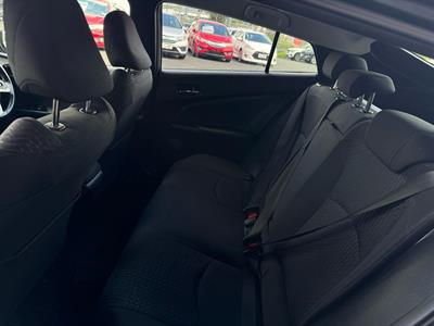 2016 Toyota Prius - Thumbnail