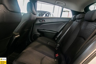 2016 Toyota Prius - Thumbnail