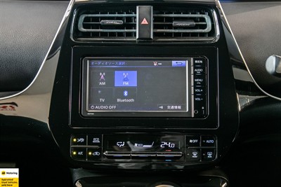 2016 Toyota Prius - Thumbnail