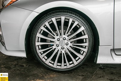 2016 Toyota Prius - Thumbnail