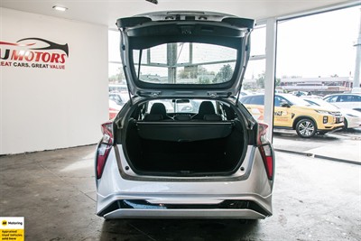 2016 Toyota Prius - Thumbnail