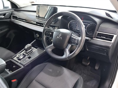 2022 Mitsubishi Outlander - Thumbnail