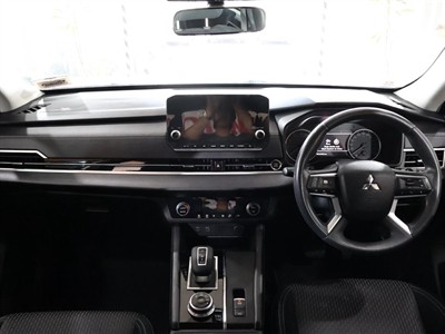 2022 Mitsubishi Outlander - Thumbnail