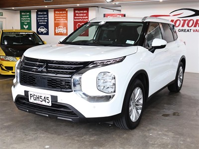 2022 Mitsubishi Outlander - Thumbnail