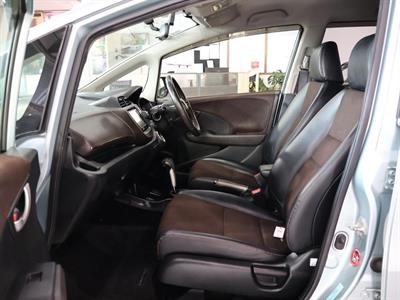 2013 Honda FIT SHUTTLE HYBRID - Thumbnail
