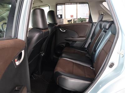 2013 Honda FIT SHUTTLE HYBRID - Thumbnail