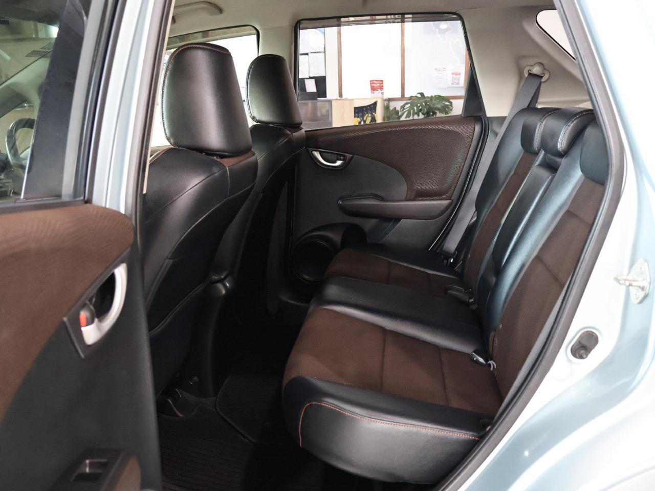2013 Honda FIT SHUTTLE HYBRID