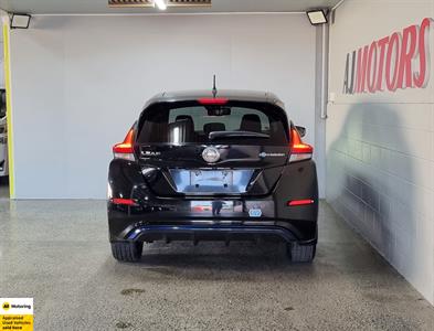 2018 Nissan Leaf - Thumbnail