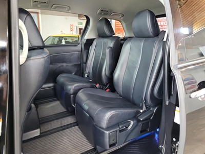 2015 Toyota Estima - Thumbnail