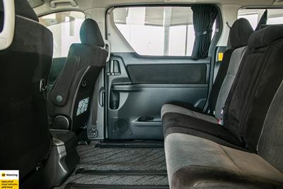 2013 Toyota Vellfire - Thumbnail