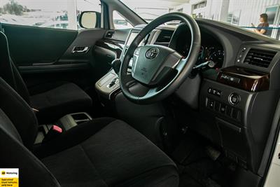 2013 Toyota Vellfire - Thumbnail